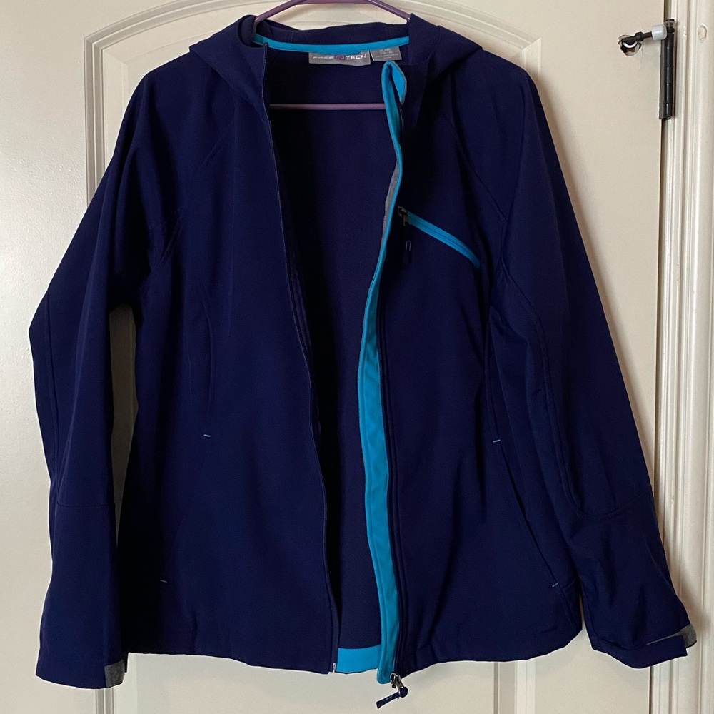 Woman’s fitted hooded jacket